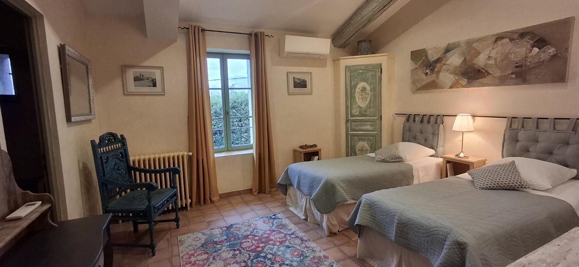 巴斯蒂特阿莫里尔住宿加早餐旅馆 Caumont-sur-Durance 外观 照片