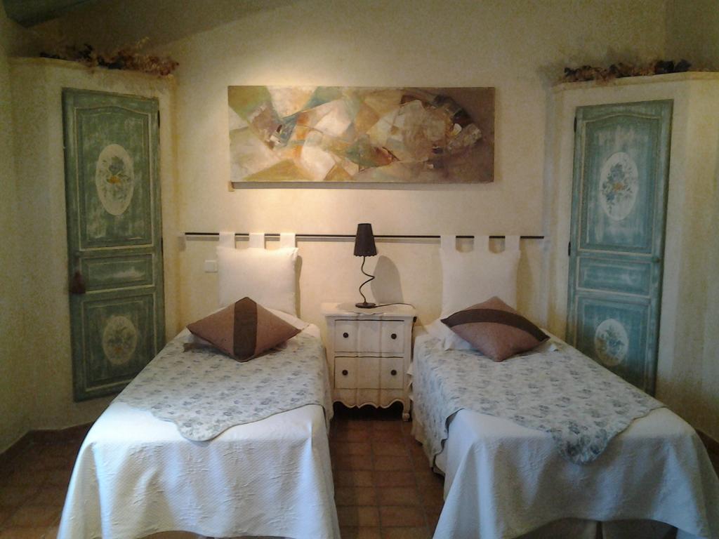 巴斯蒂特阿莫里尔住宿加早餐旅馆 Caumont-sur-Durance 外观 照片